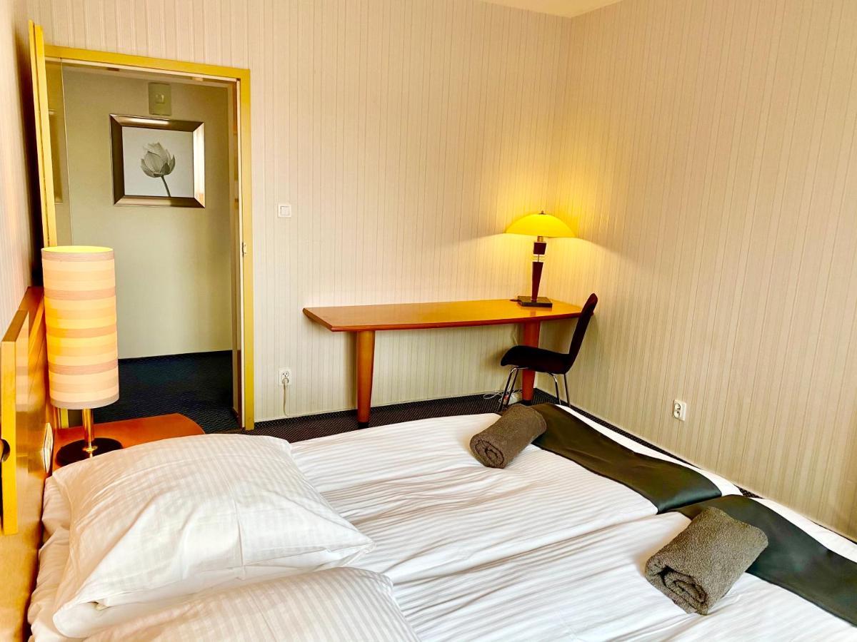 Las Slupski Premium Business Apartament Nr 7 Wifi Netflix Smart Tv50 Two Bedrooms Two Extra Large Double Beds Up To 6 People Full Pleasure Quality Stay (Adults Only) Słupsk Exterior foto