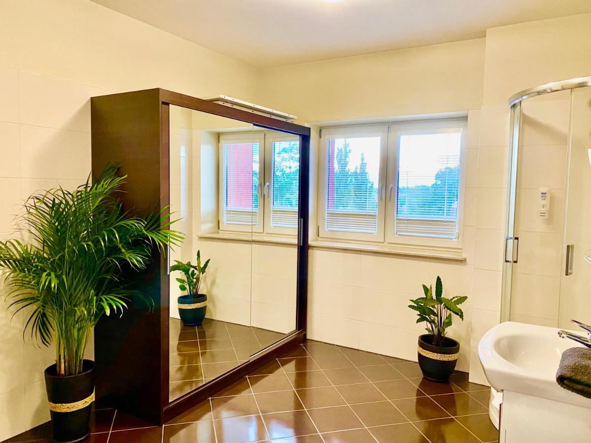 Las Slupski Premium Business Apartament Nr 7 Wifi Netflix Smart Tv50 Two Bedrooms Two Extra Large Double Beds Up To 6 People Full Pleasure Quality Stay (Adults Only) Słupsk Exterior foto